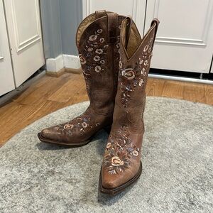 Cowboy boots size 7.5